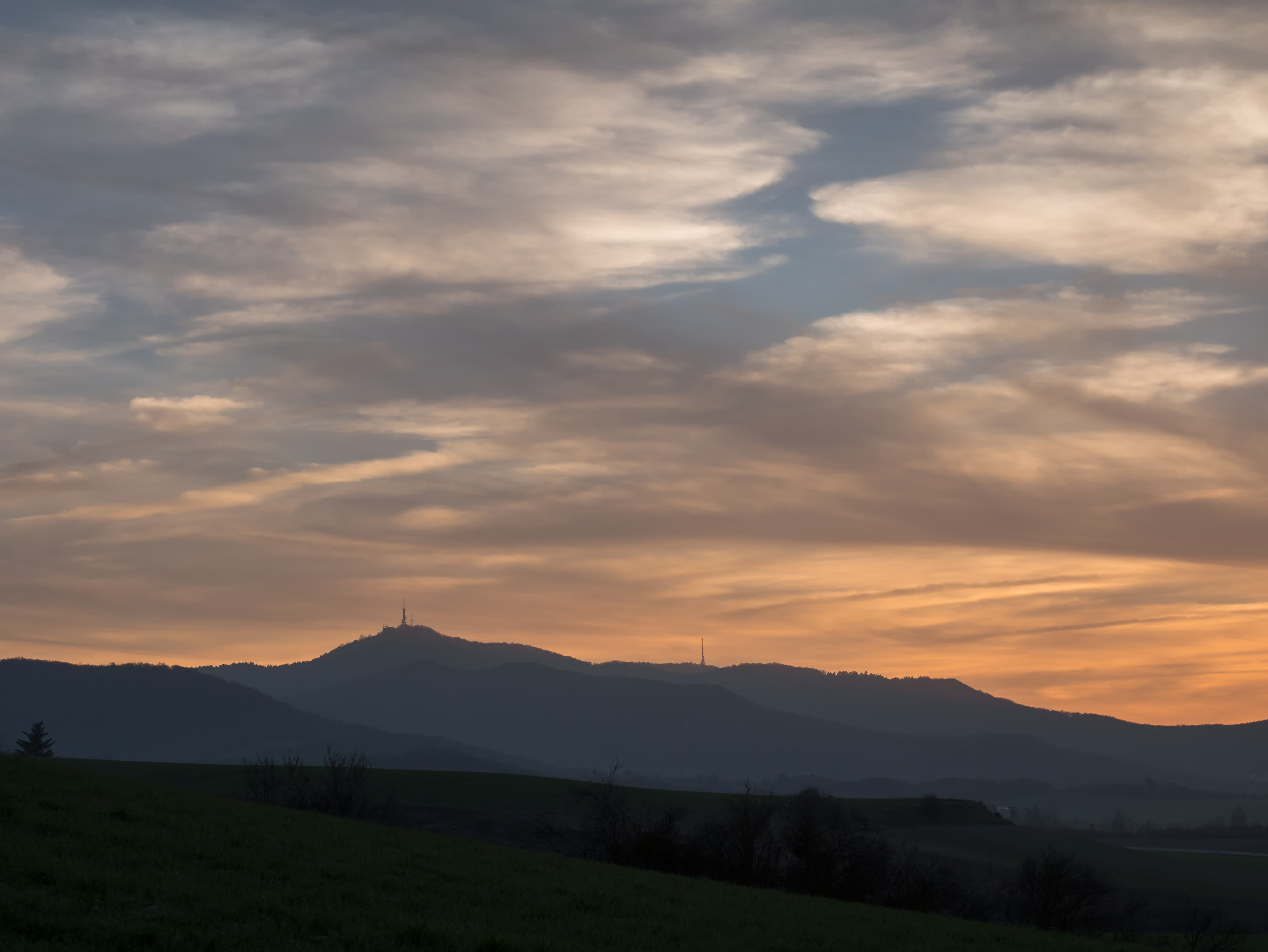 Paisaje del monte Zaldiaran al atardecer, Vitoria-Gasteiz